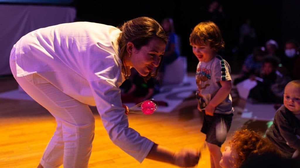 Touch Screen Cinema – Paper Play